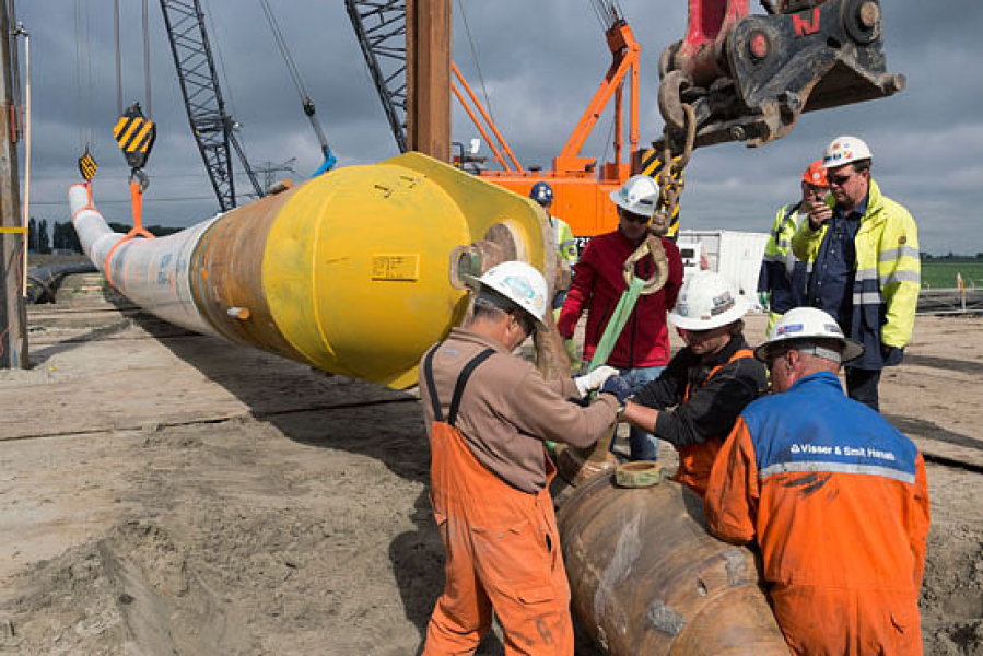 Construction of Beverwijk-Wijngaarden gas transport pipeline