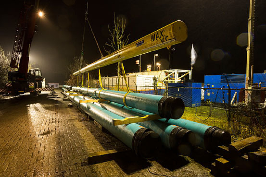 Installation of ductile iron pipeline under expanding canel in Groningen