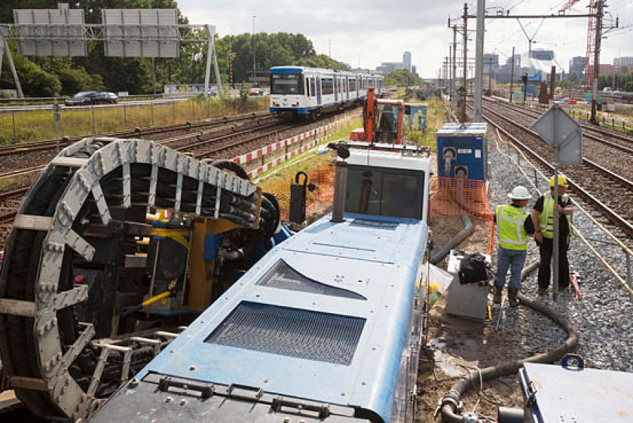 HDD between “live” rail and metro tracks – OV SAAL Schinkelbrug