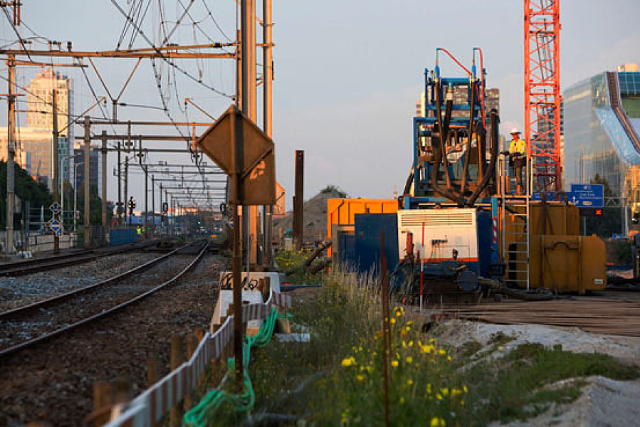 HDD between “live” rail and metro tracks – OV SAAL Schinkelbrug